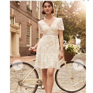 EUC David's Bridal 3D Floral Lace V-Neck Short Dress. Size 10